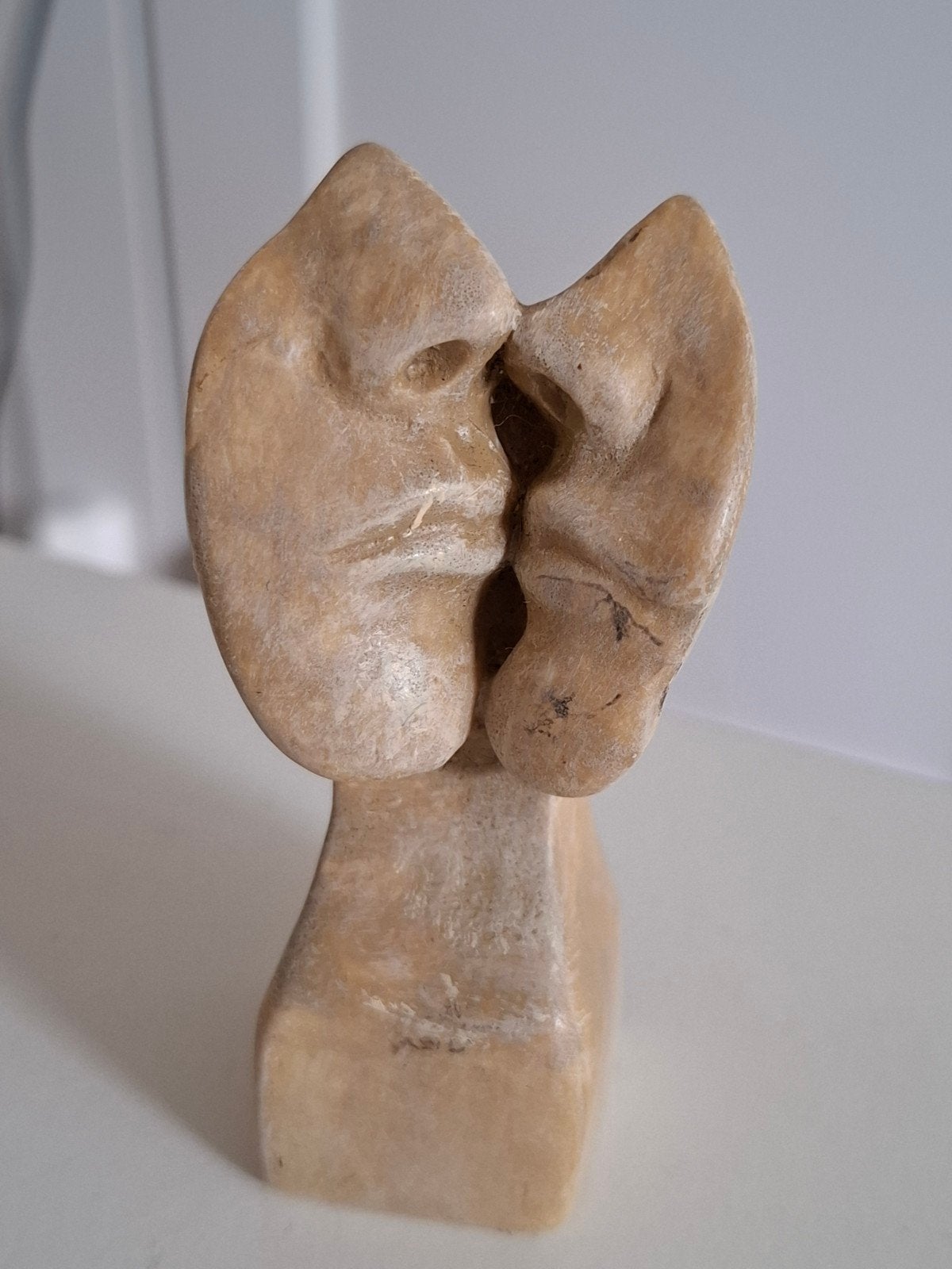 Klein stenen kunstbeeldje, Groep mensen, Minder dan 20 cm, Ophalen of Verzenden, Steen of Keramiek