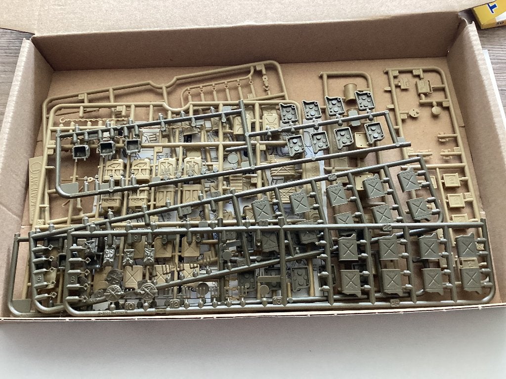 1/35 jerrycans enz., Ophalen of Verzenden, Nieuw, 1:35 tot 1:50, Diorama
