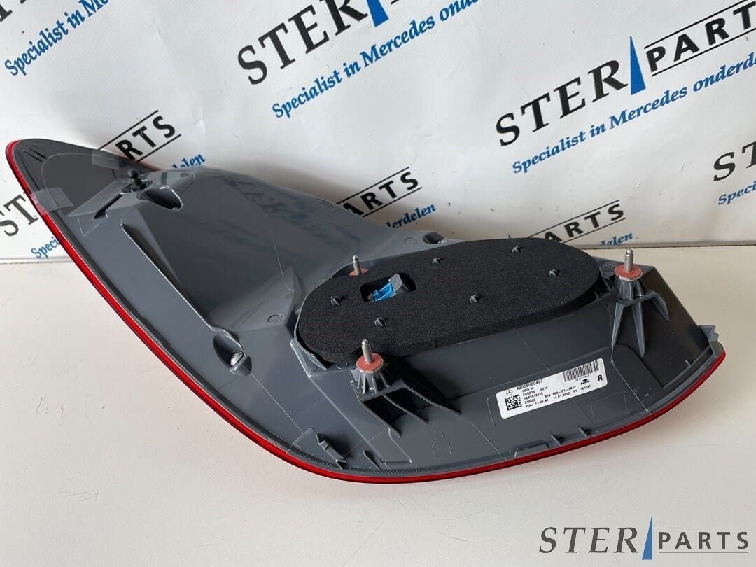 Achterlicht rechts Mercedes C-klasse W205 Sedan A 2059060457, -, Nieuw, Ophalen of Verzenden, -