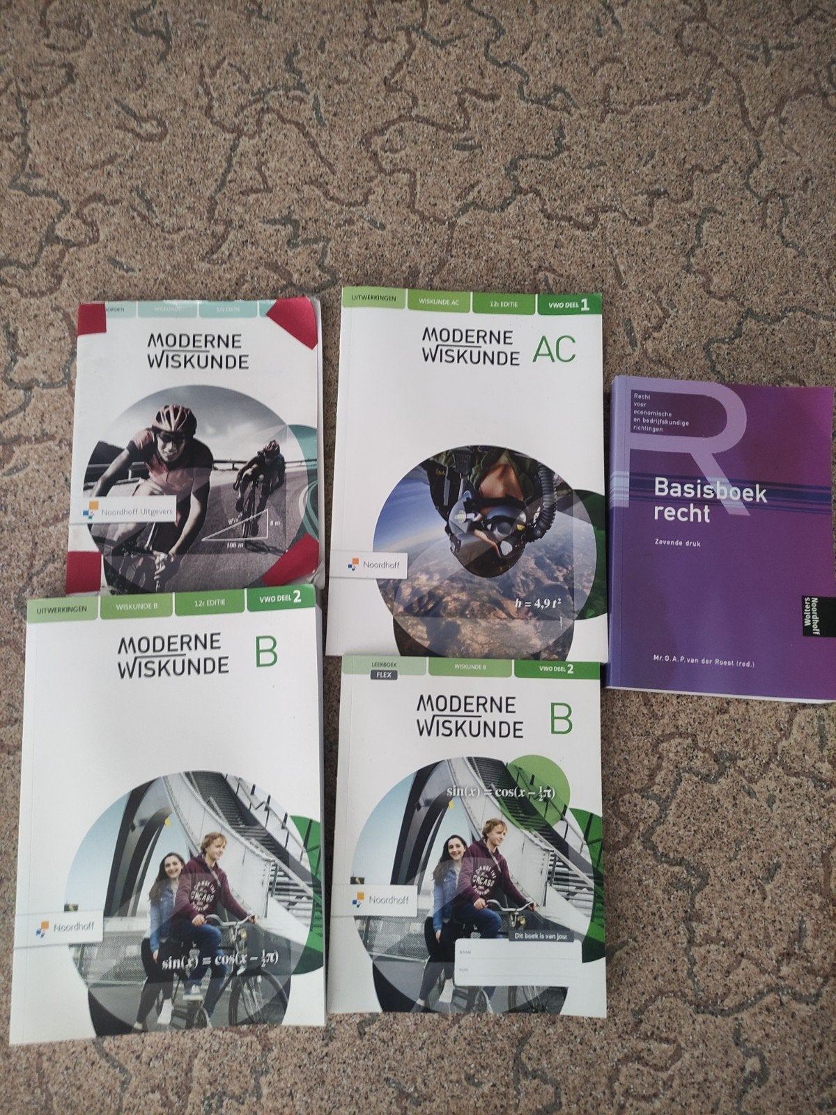 Moderne wiskunde gratis ophalen en Basisboek Recht, 1 speler, Ophalen of Verzenden, Zo goed als nieuw, Vanaf 3 jaar