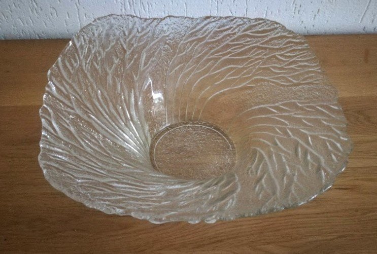 Brocante schaal met boomstructuur, geschulpte rand € 12,50, Ophalen of Verzenden
