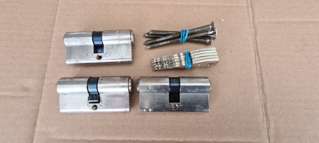 Te koop 3x Cilinder Slot 5x sleutels goede staat IVM Nieuwe