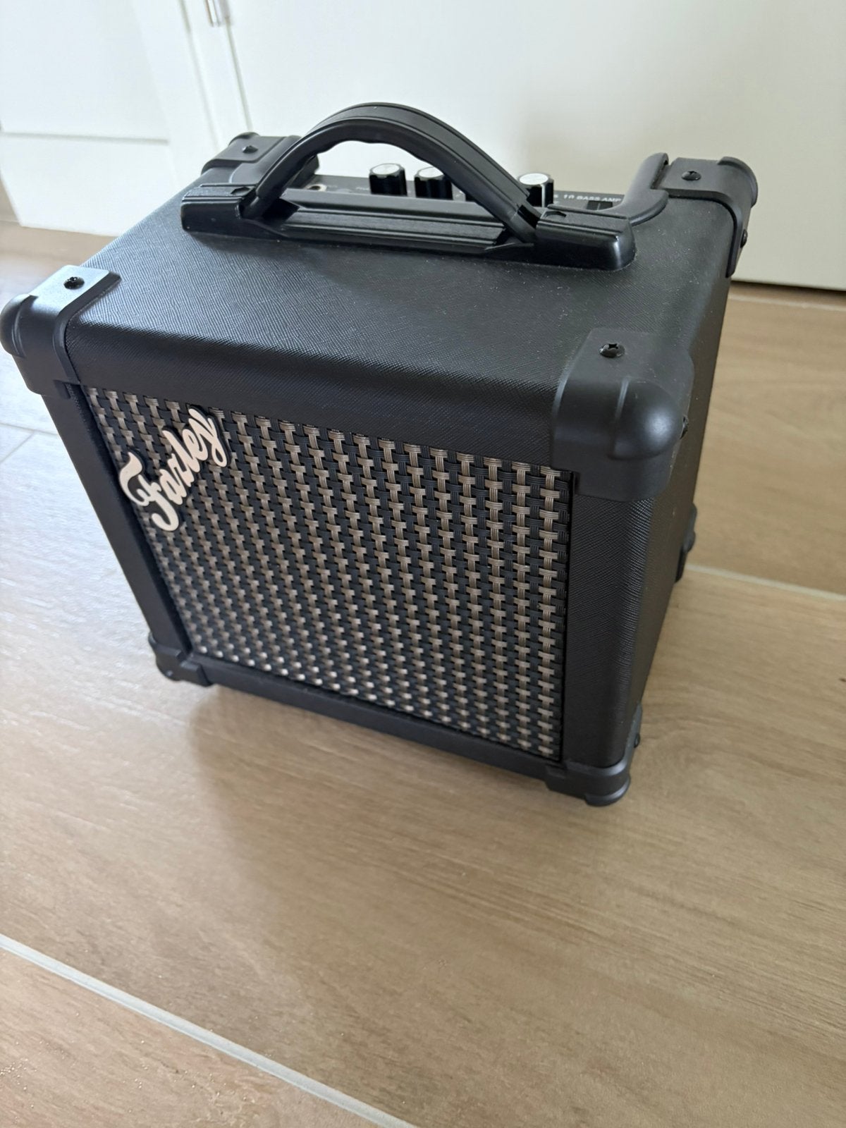 Stanley Kubo Bass 10 basversterker incl. adapter, Muziek en Instrumenten, Ophalen, Zo goed als nieuw, Minder dan 50 watt