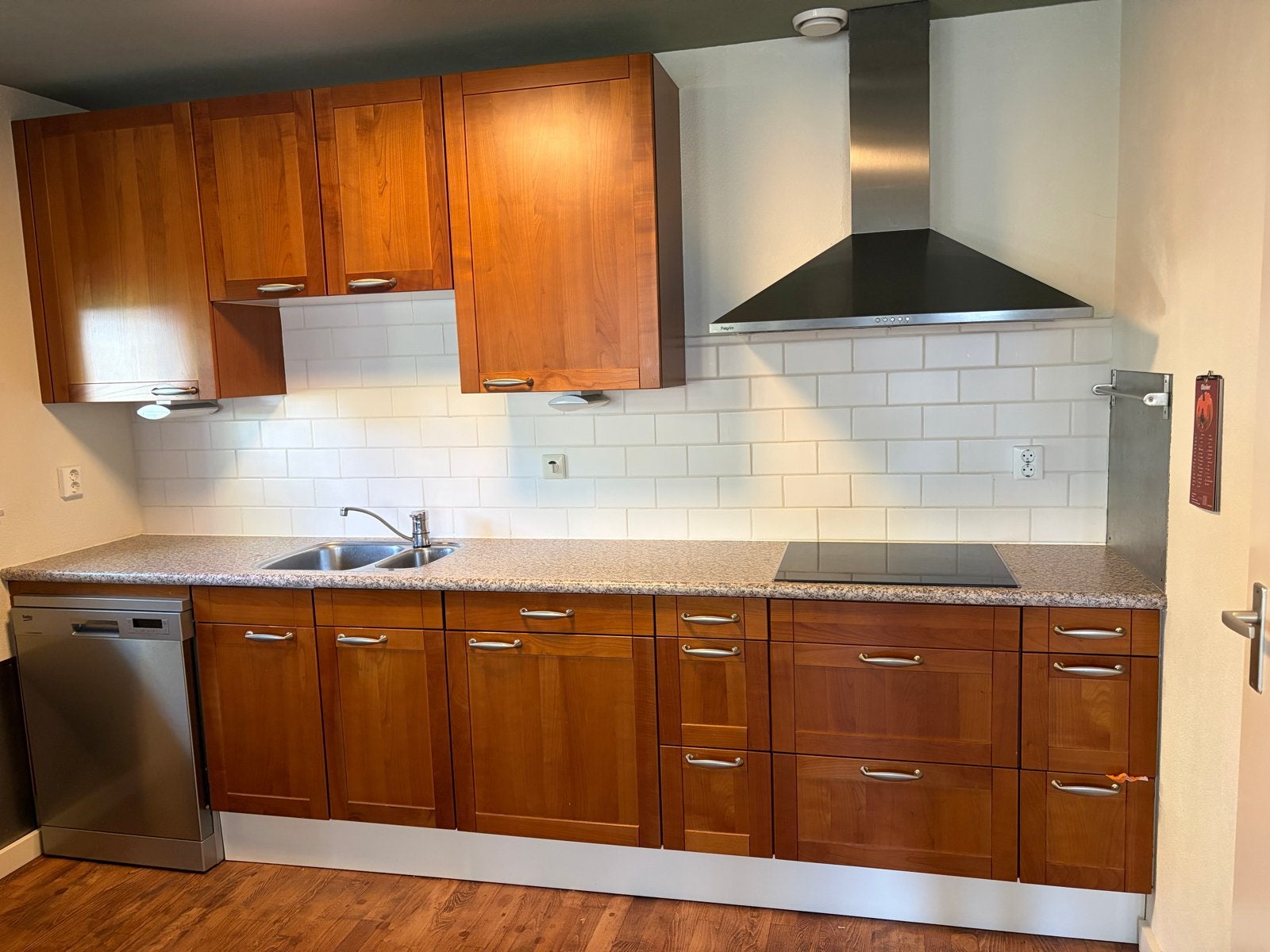 Complete keuken met inbouwapparatuur, Ophalen, Gebruikt, Bruin, Enkelwandige keuken