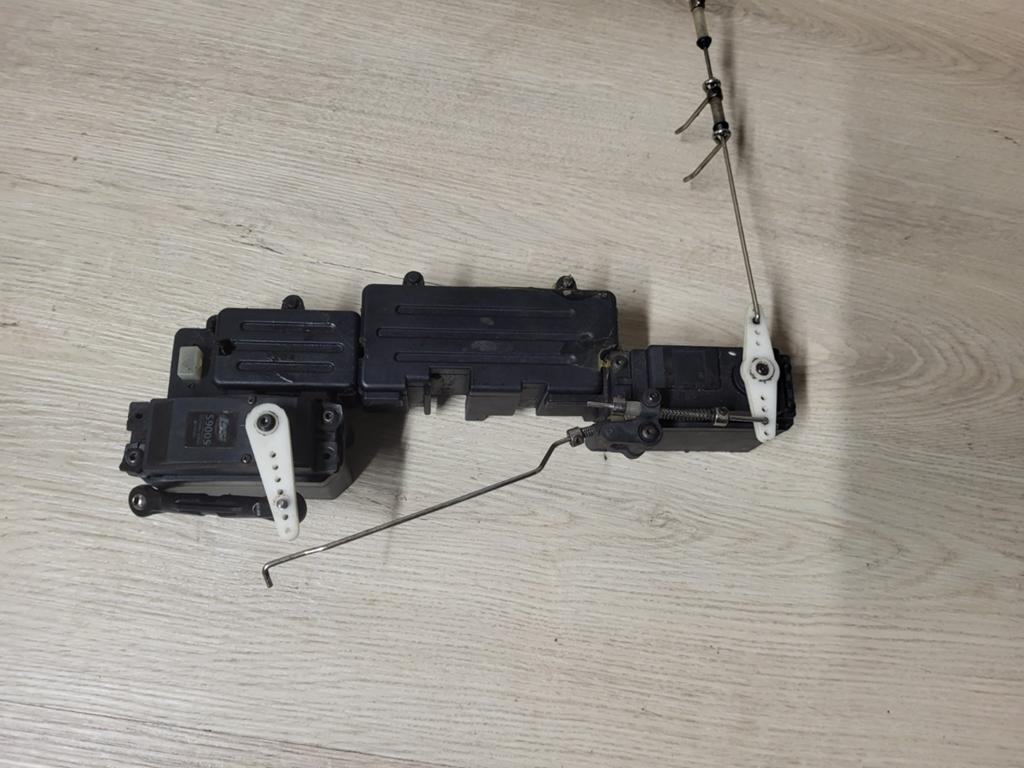 Losi dbxl servo box, Benzine, Ophalen of Verzenden, Zo goed als nieuw, Onderdeel