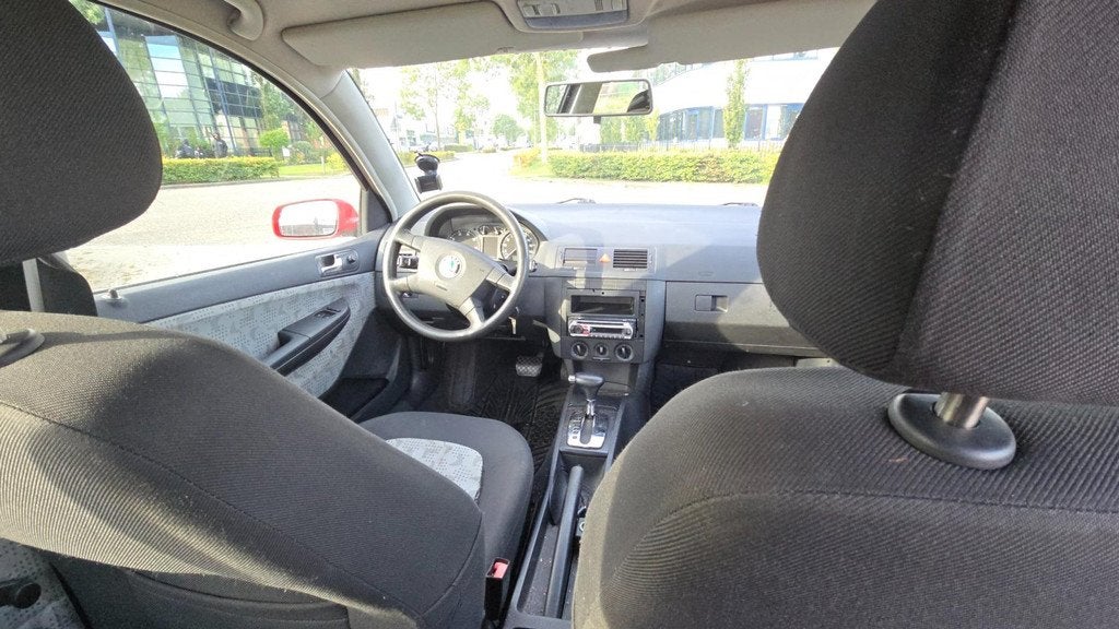 Skoda Fabia 1.4-16V Comfort AUTOMAAT CRUISE NIEUWE APK!, Auto's, Skoda, 450 kg, Gebruikt, 4 cilinders, 1070 kg