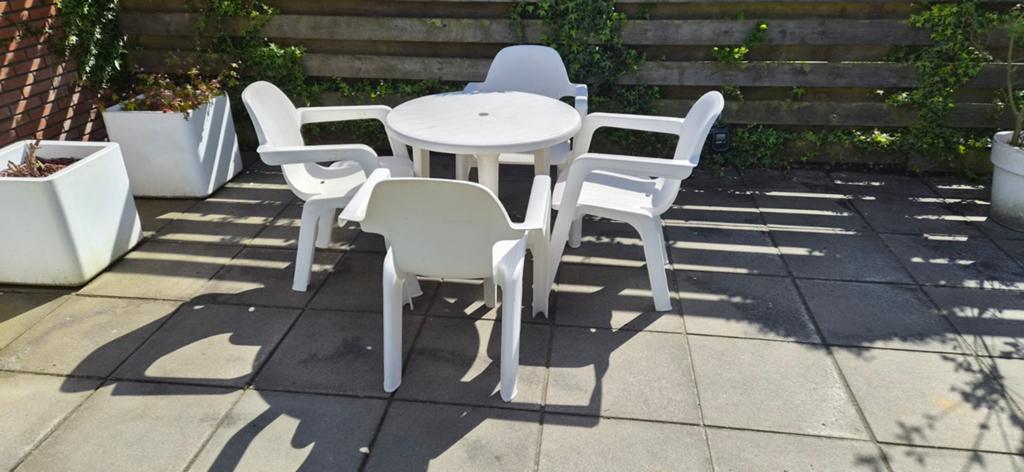 Hartman kunststof wit tuinset - 4 stevige stoelen en tafel, 4 zitplaatsen, Kunststof, Gebruikt, Ophalen of Verzenden