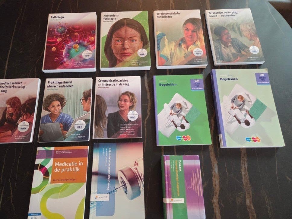 MBO Zorgboeken: Verpleegkundige opleiding, Ophalen of Verzenden, Gamma, Zo goed als nieuw, MBO