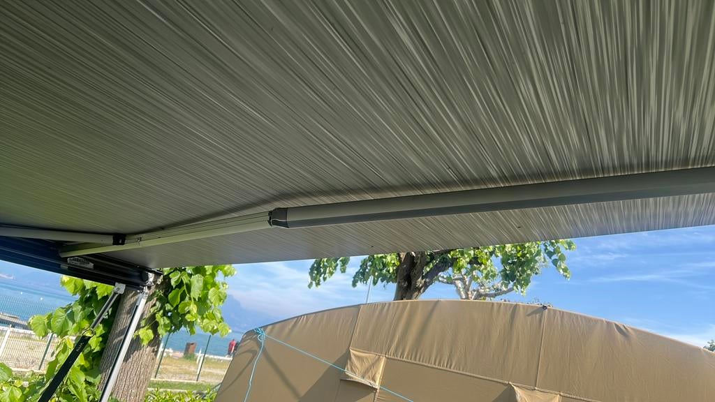 Gevraagde linker knikarm Thule 6300, Ophalen of Verzenden, Zo goed als nieuw