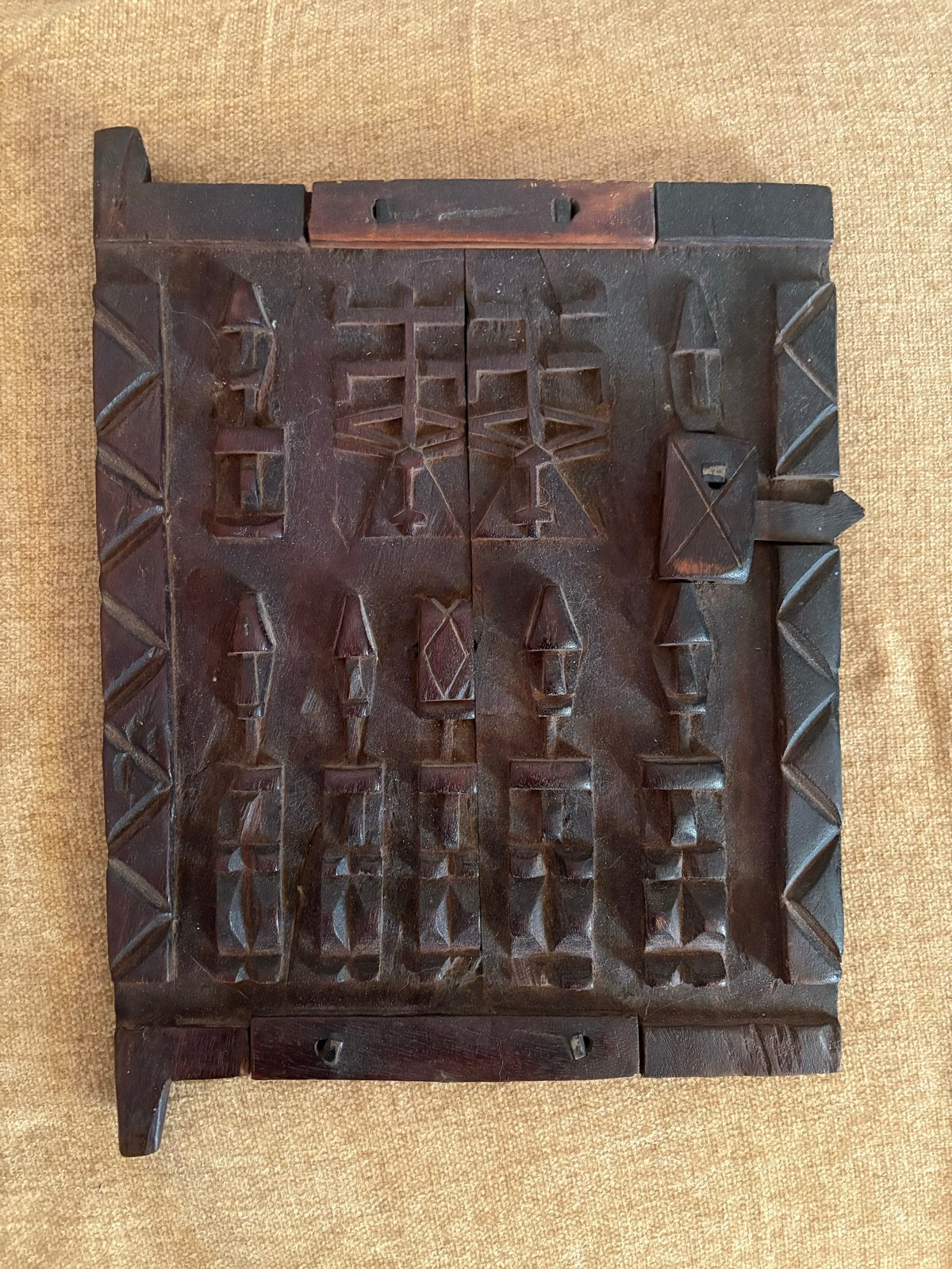 Dogon Graandeurtje / Mali  23 cm breed - 30 cm hoog, Hout, Wanddecoratie, Bruin, Afrika