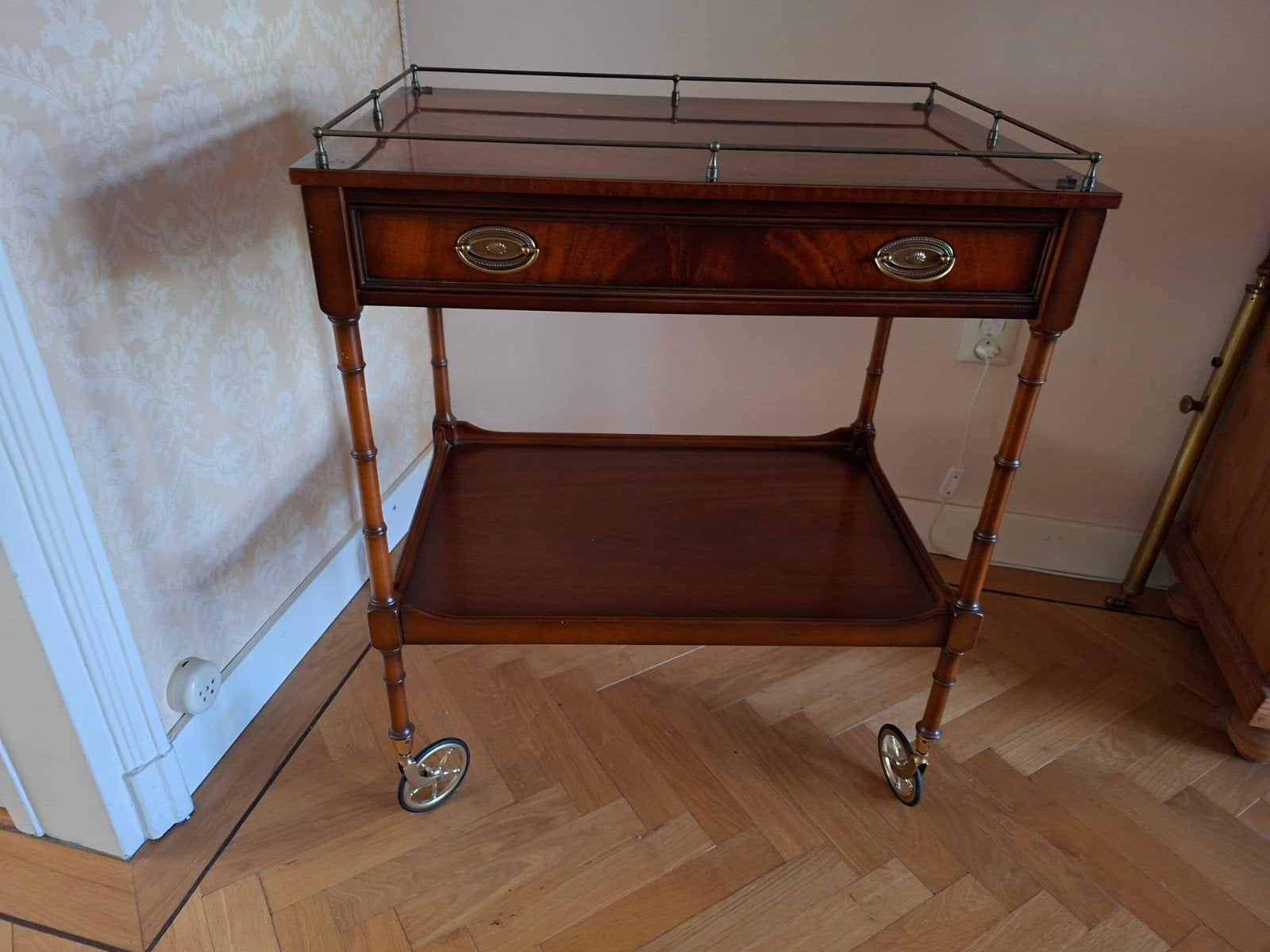 Exclusieve Heldense Exclusive serveerwagen, Ophalen