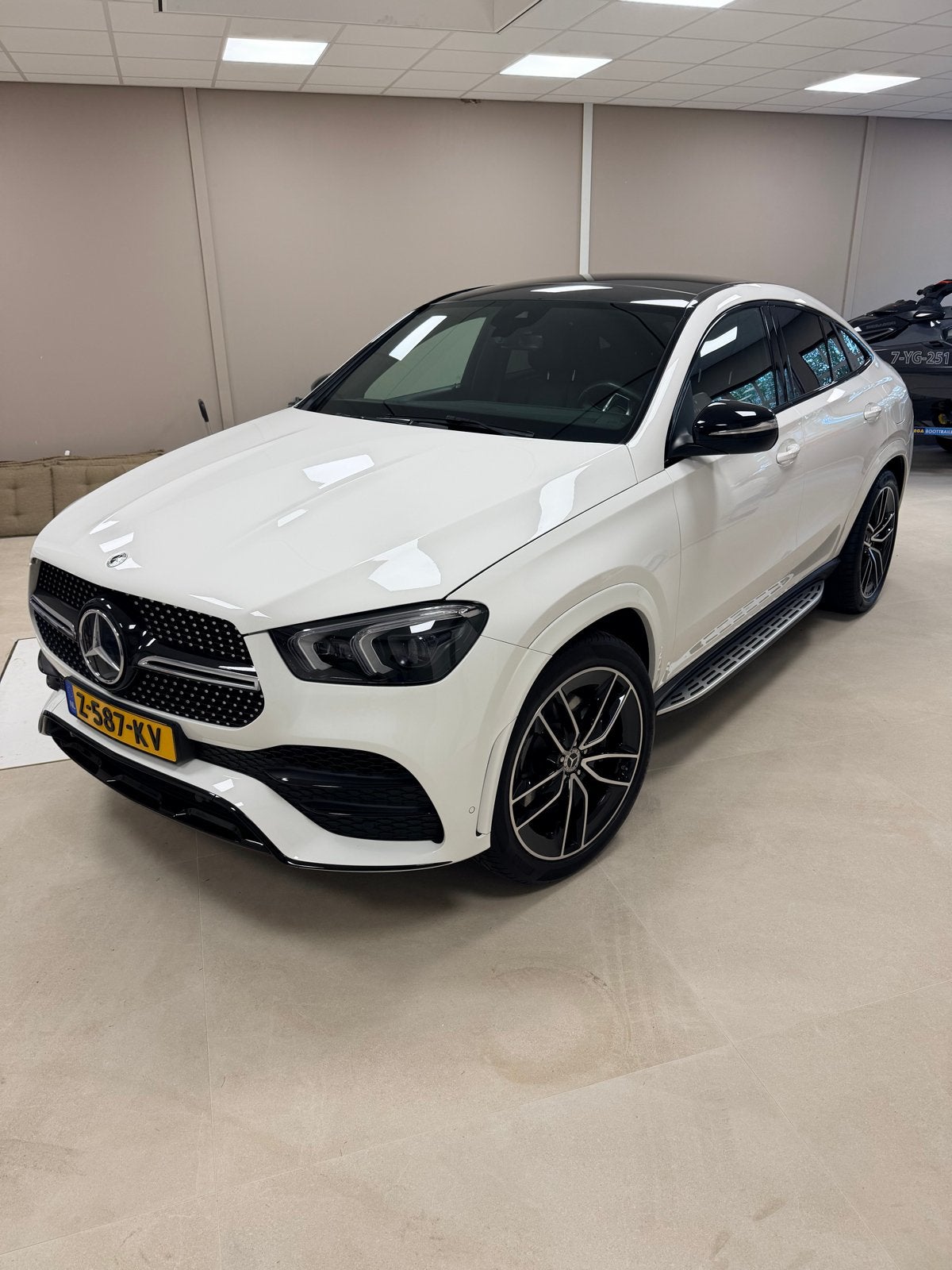 Mercedes-Benz GLE Coupé 350 e 4MATIC 333pk 9G-TRONIC 2022, Auto's, Zwart, 2525 kg, Wit, Bedrijf
