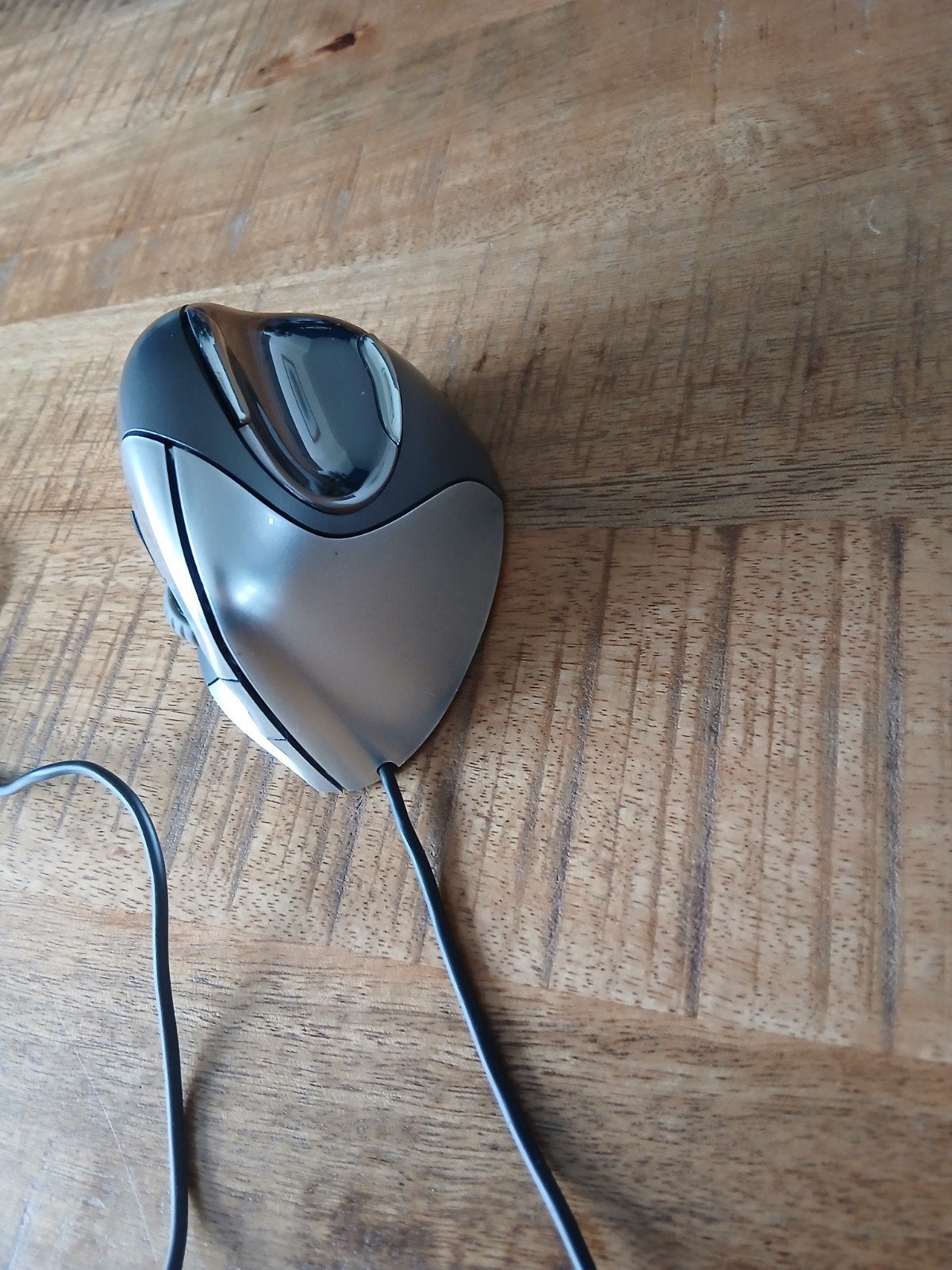 Bedrade Ergonomische Muis - Zo goed als nieuw, Computers en Software, Muizen, Ophalen of Verzenden