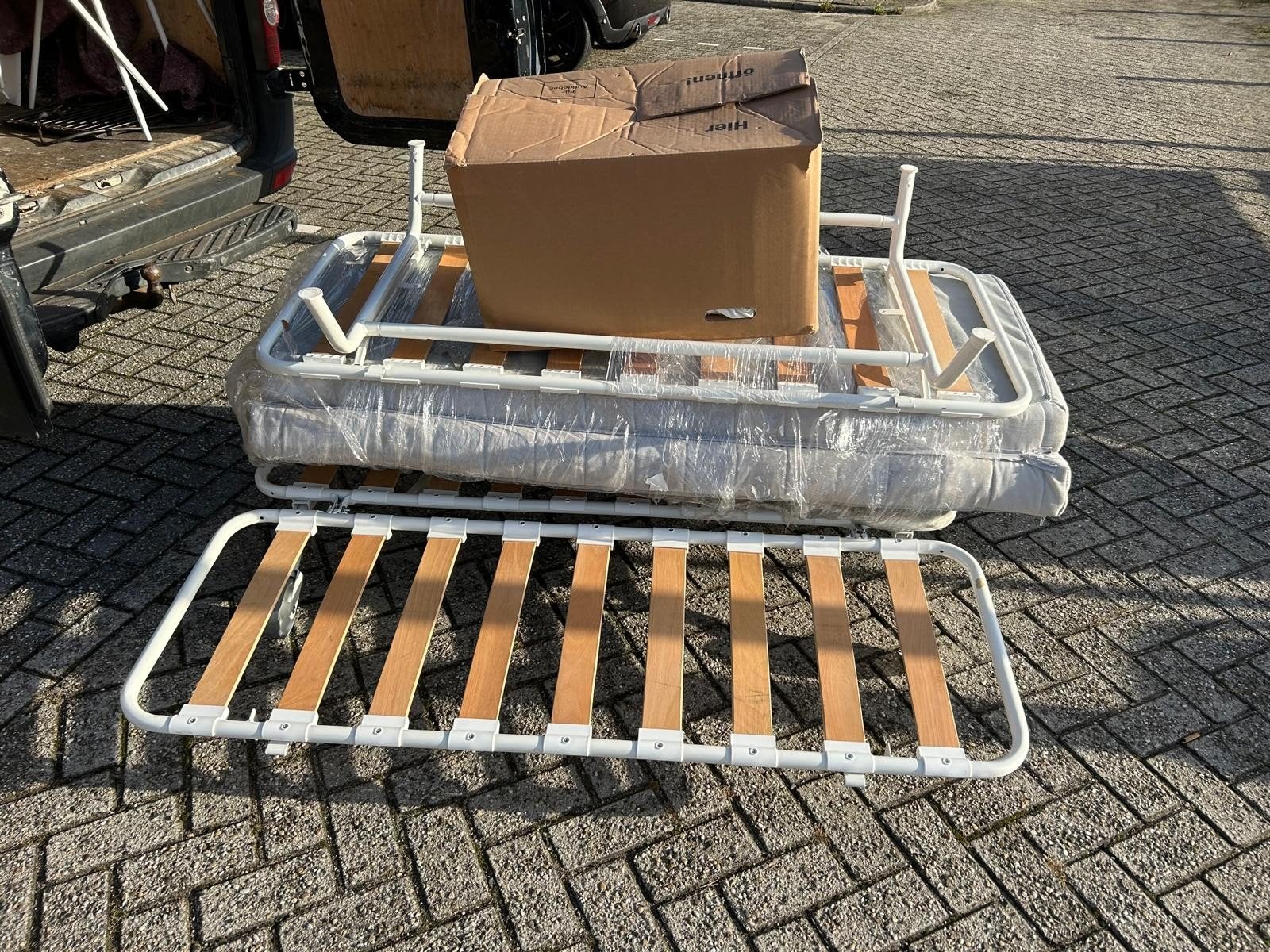 Handig opklapbed met een comfortabel matras, Ophalen of Verzenden
