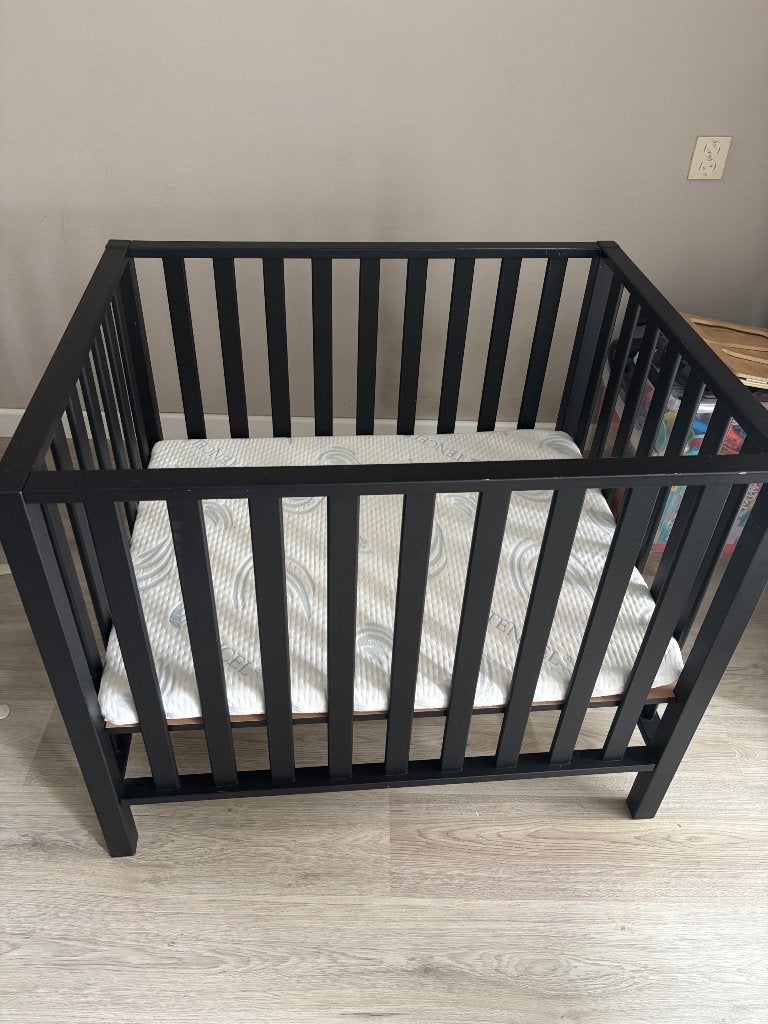 Zwarte babybox met matras GRATIS, Kinderen en Baby's, Ophalen, Gebruikt, Rechthoekig, In hoogte verstelbaar