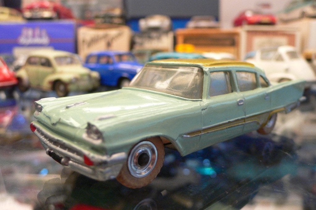 dodge fireflite - dinky toys engeland-barst in achterruit-, Hobby en Vrije tijd, Modelauto's | 1:43, Verzenden, Gebruikt, Auto