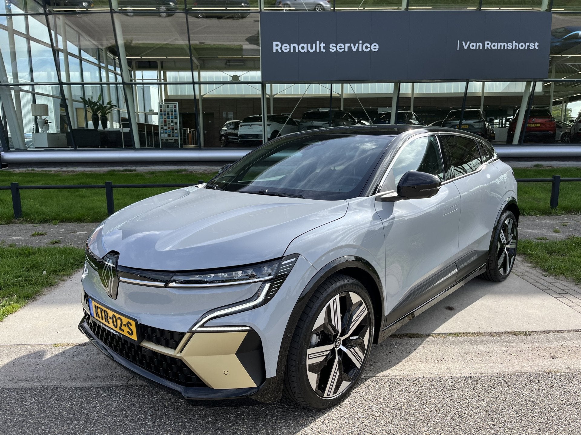 Renault Mégane E-Tech EV60 Optimum Charge Iconic 220PK / 36, Auto's, 12 maanden, Zwart, 429 km, 900 kg