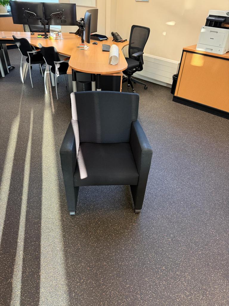 Zwarte stoel op wielen, Huis en Inrichting, Stoelen, Ophalen of Verzenden, Zwart, Eén