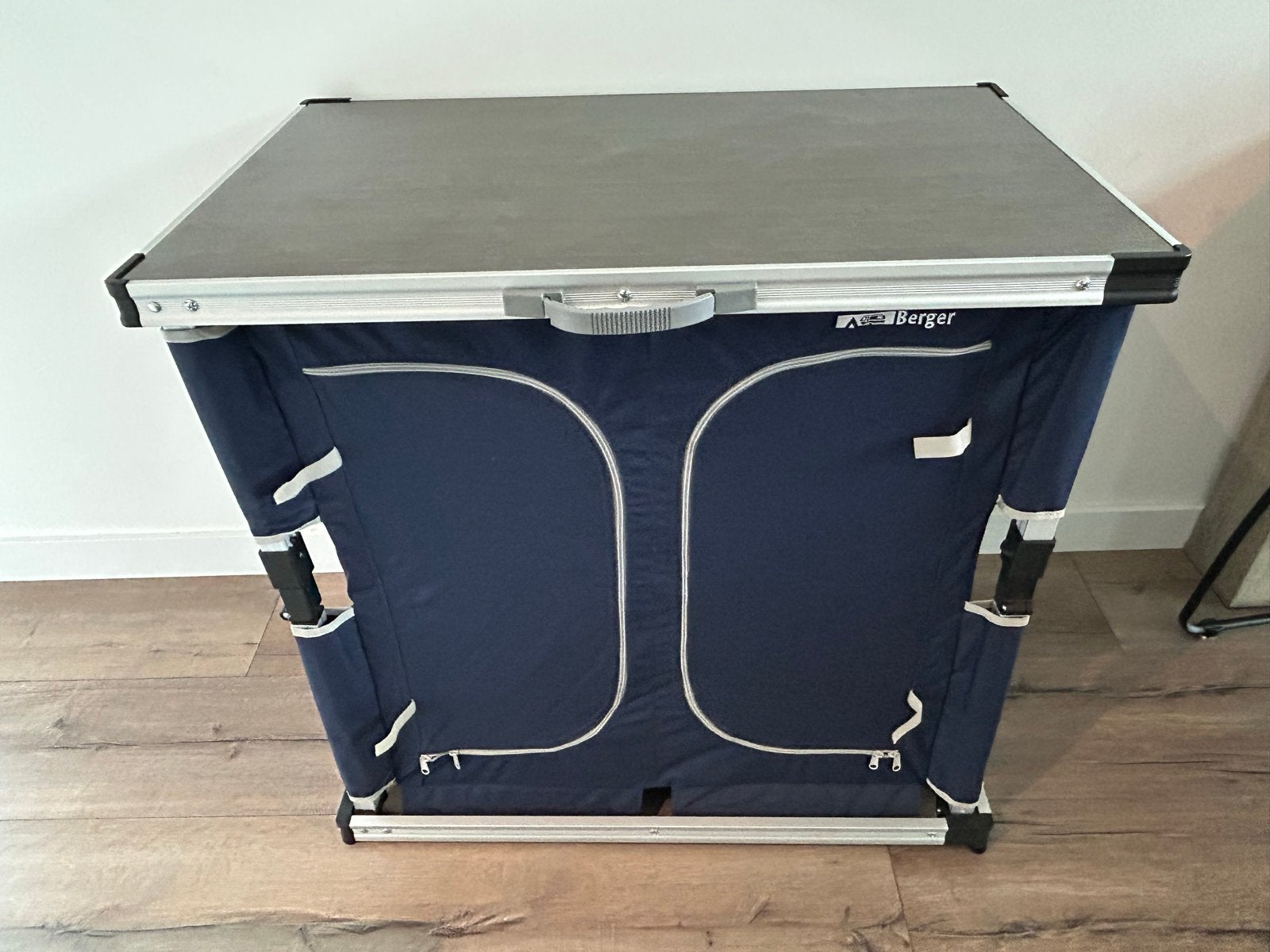 Berger Tampere M Opvouwbare Campingkast/Keuken - Z.G.A.N., Caravans en Kamperen, Kampeeraccessoires, Ophalen of Verzenden, Zo goed als nieuw