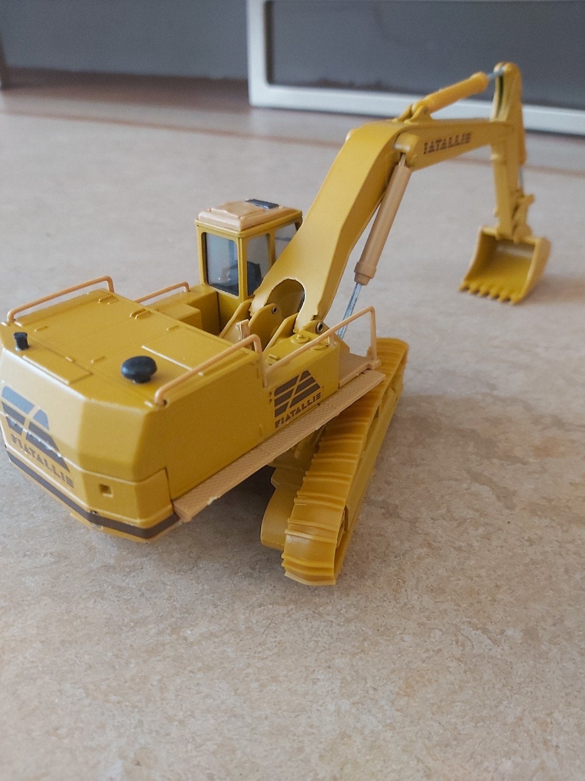 FIATALLIS FE45 hydr. rupsgraafmachine van Old Cars 1/50 OVP, Ophalen of Verzenden, Nieuw, Hijskraan, Tractor of Landbouw, Overige merken
