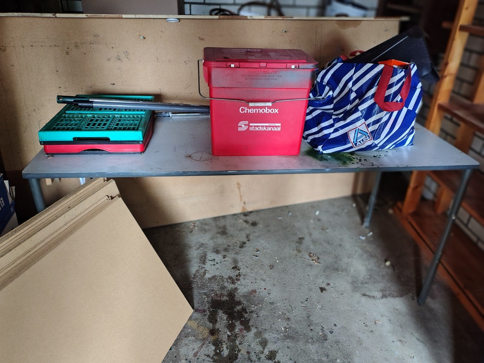 Gratis af te halen: stevige tafel, Huis en Inrichting, Tafels | Eettafels, Ophalen, Gebruikt, 100 tot 150 cm, 50 tot 100 cm