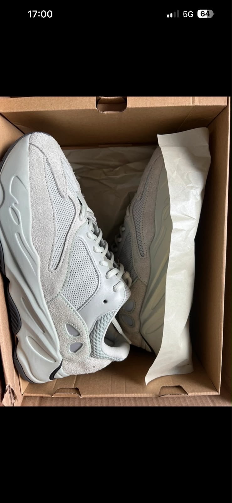 Yeezy Boost 700 Salt - Zo goed als nieuw, Kleding | Heren, Ophalen of Verzenden, Zo goed als nieuw, Overige kleuren, Sneakers of Gympen