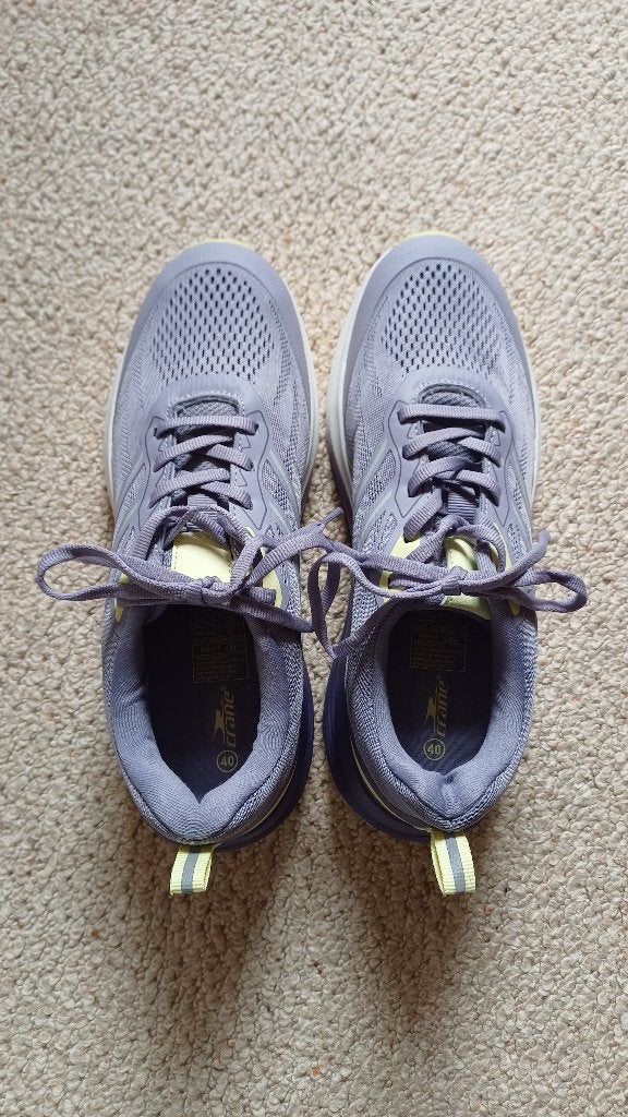Nieuwe lichte dames schoenen maat 40, Ophalen, Overige kleuren, Sportschoenen, Nieuw