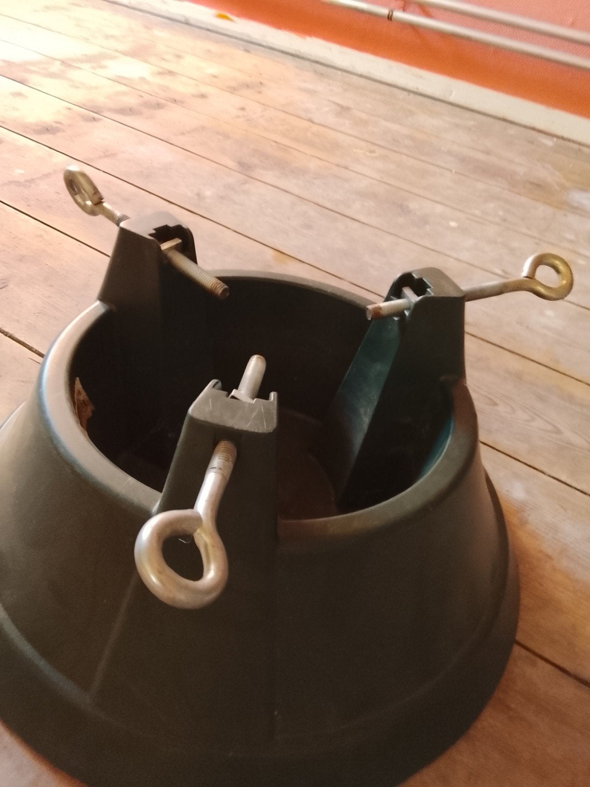 kerstboomhouder, Ophalen