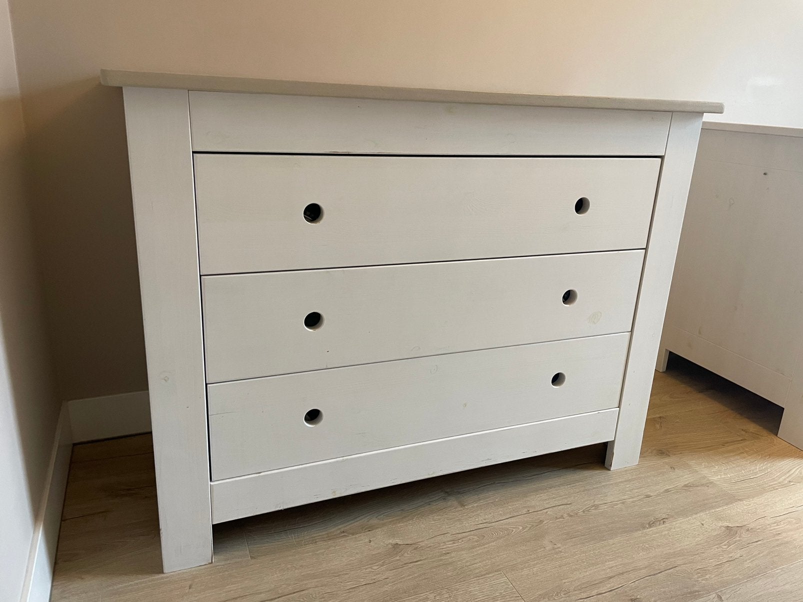 Commode - wit/beige - robuust, Kinderen en Baby's, Kinderkamer | Commodes en Kasten, Ophalen, Gebruikt, 50 tot 70 cm, 100 cm of meer