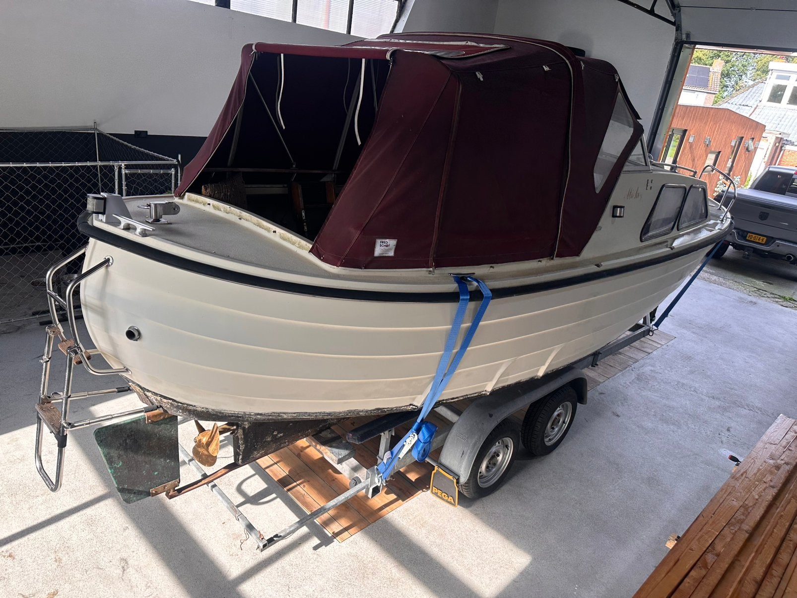 Foto 6 van Comfortabele polyester kajuitboot diesel inboard + trailer