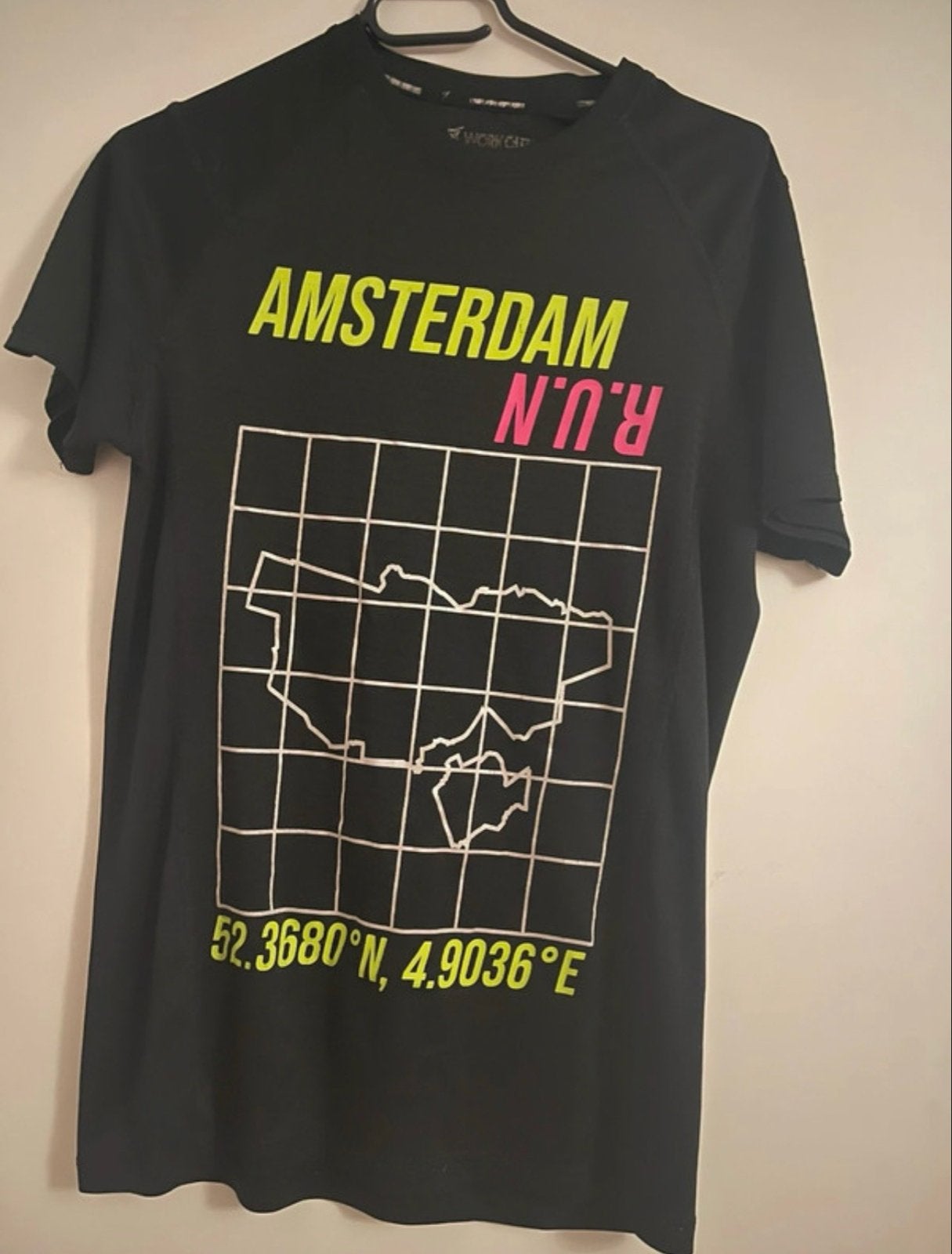 Zwart T-shirt met Amsterdam RUN print - Maat M, Kleding | Heren, T-shirts, Zo goed als nieuw, Maat 48/50 (M), Zwart, Verzenden