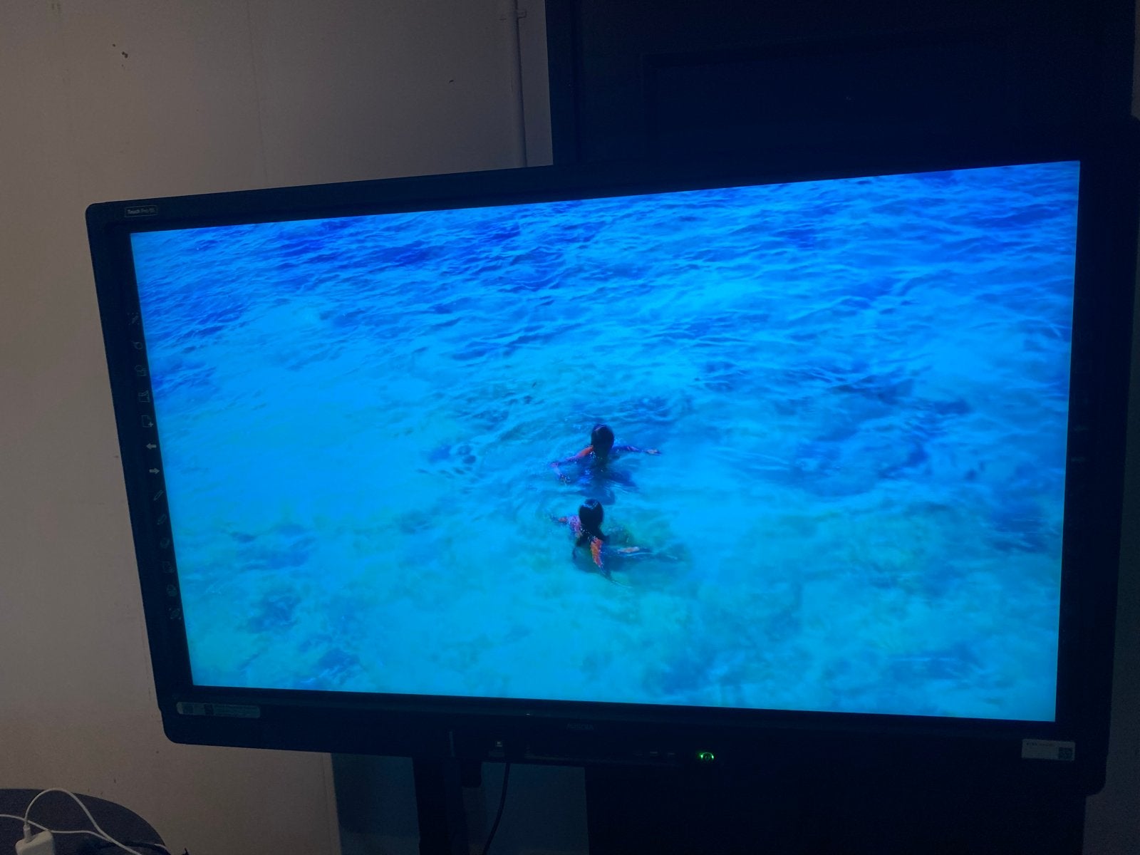 55 inch interactief display, LED, 50 Hz, Zo goed als nieuw, 100 cm of meer