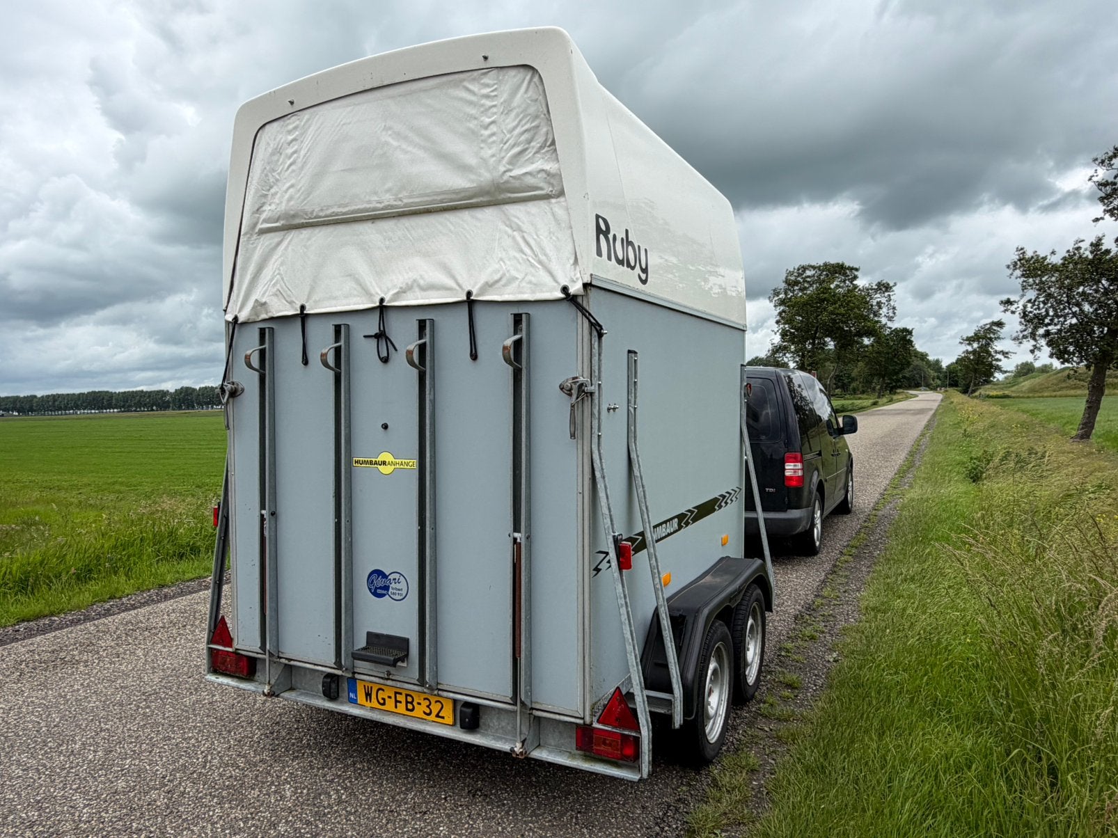 Humbaur HP 2000 paarden trailer, Ophalen
