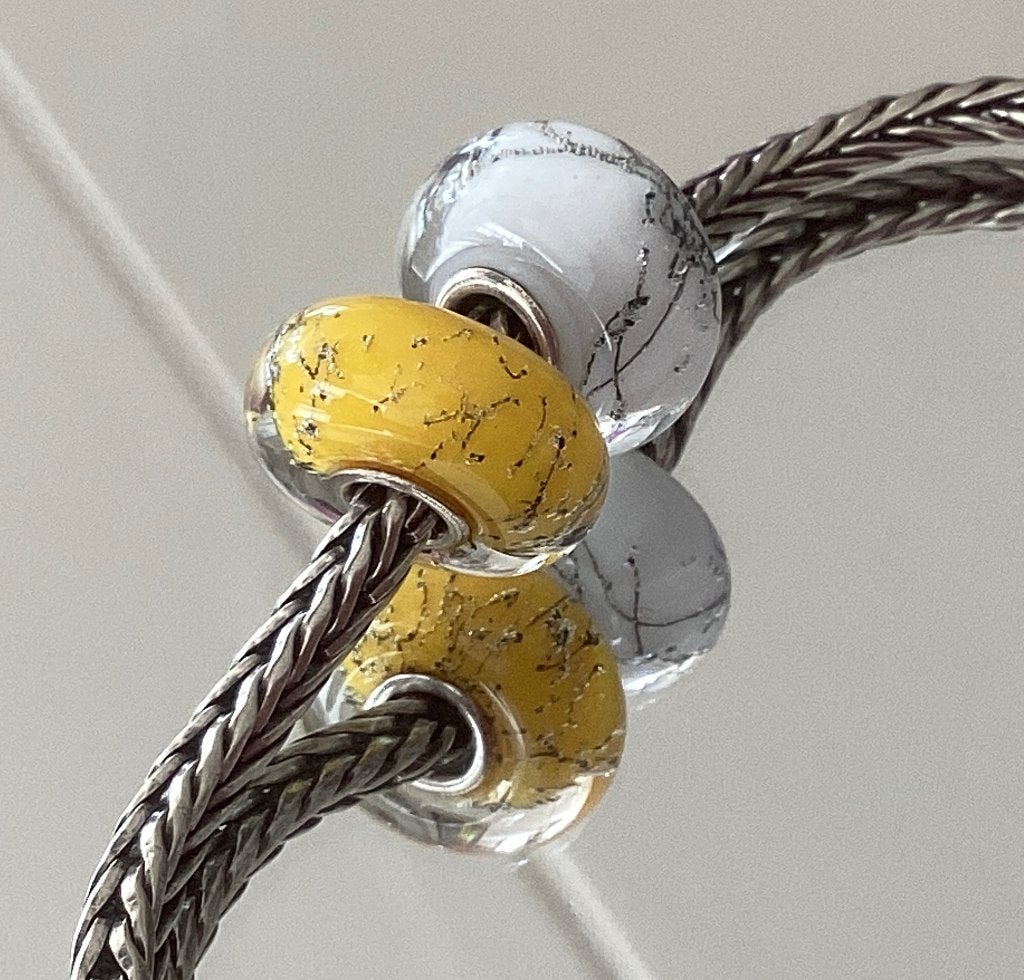 Trollbeads Geel & Wit Staal, Sieraden, Tassen en Uiterlijk, Bedels, Ophalen of Verzenden, Nieuw, Parel, Trollbeads