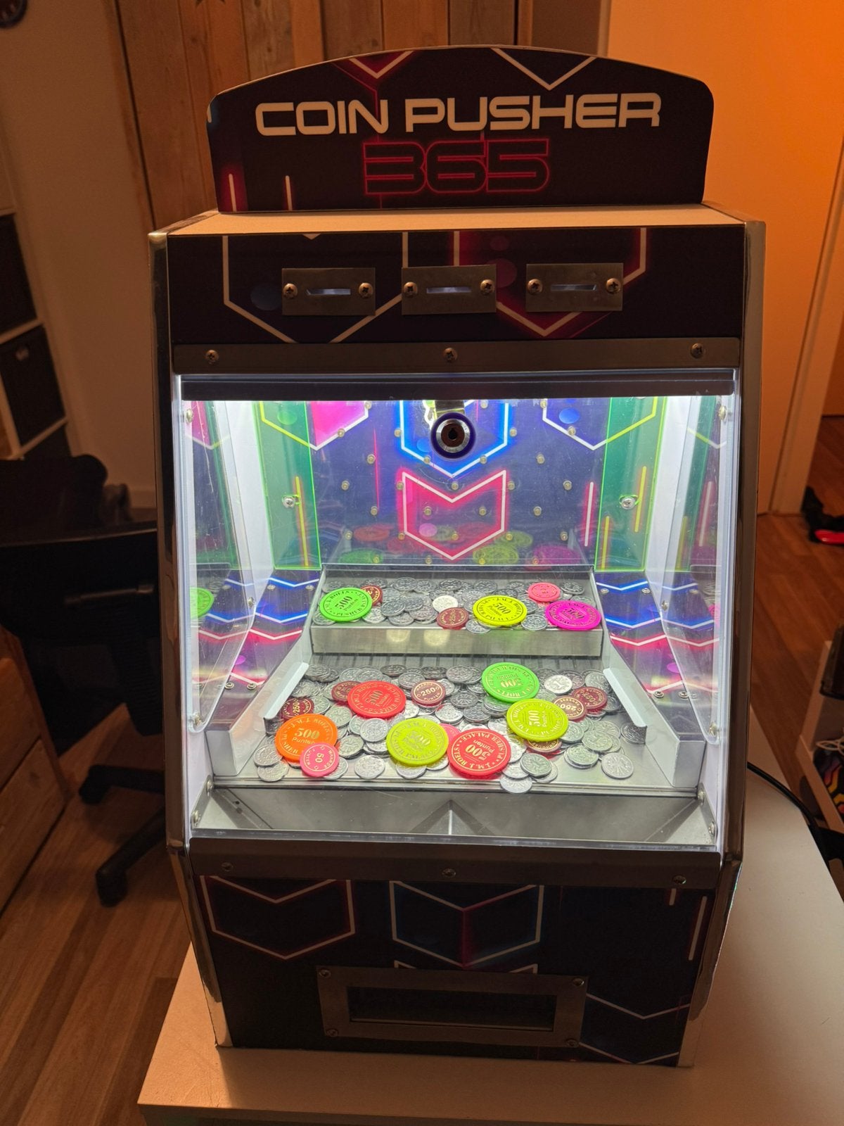 Coin Pusher 365 arcade muntenschuiver met munten en fiches, Verzamelen, Ophalen of Verzenden, Zo goed als nieuw