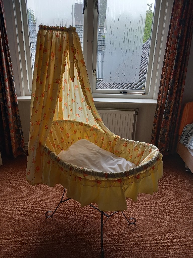 Oude wieg, Kinderen en Baby's, Babywiegjes en Ledikanten, Ophalen, Gebruikt, Wieg
