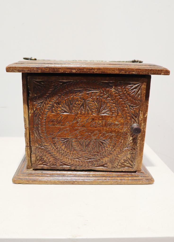 Antiek kerfsnede stoofje, 1866, Antiek en Kunst, Ophalen of Verzenden