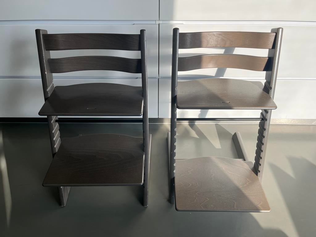 2 Stokke Tripp Trapp grijs, Kinderen en Baby's, Kinderstoelen, Ophalen, Gebruikt, Meegroeistoel