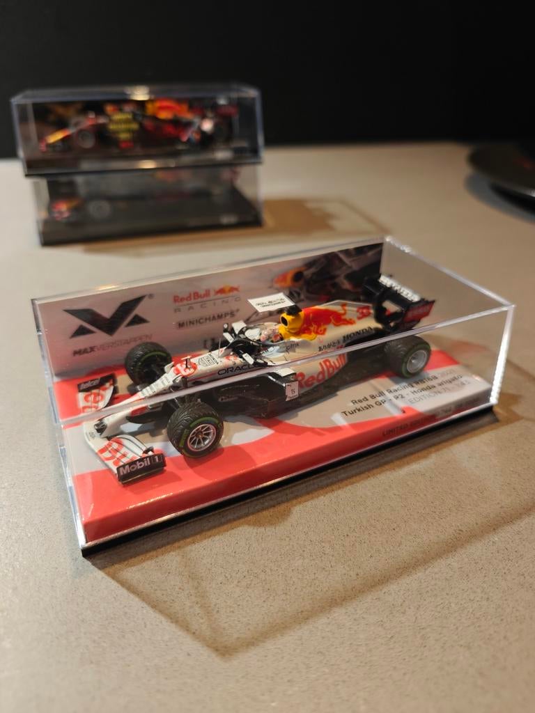 Minichamps white livery Turkish gp 1:43, Hobby en Vrije tijd, Modelauto's | 1:18, Ophalen of Verzenden, Zo goed als nieuw, MiniChamps