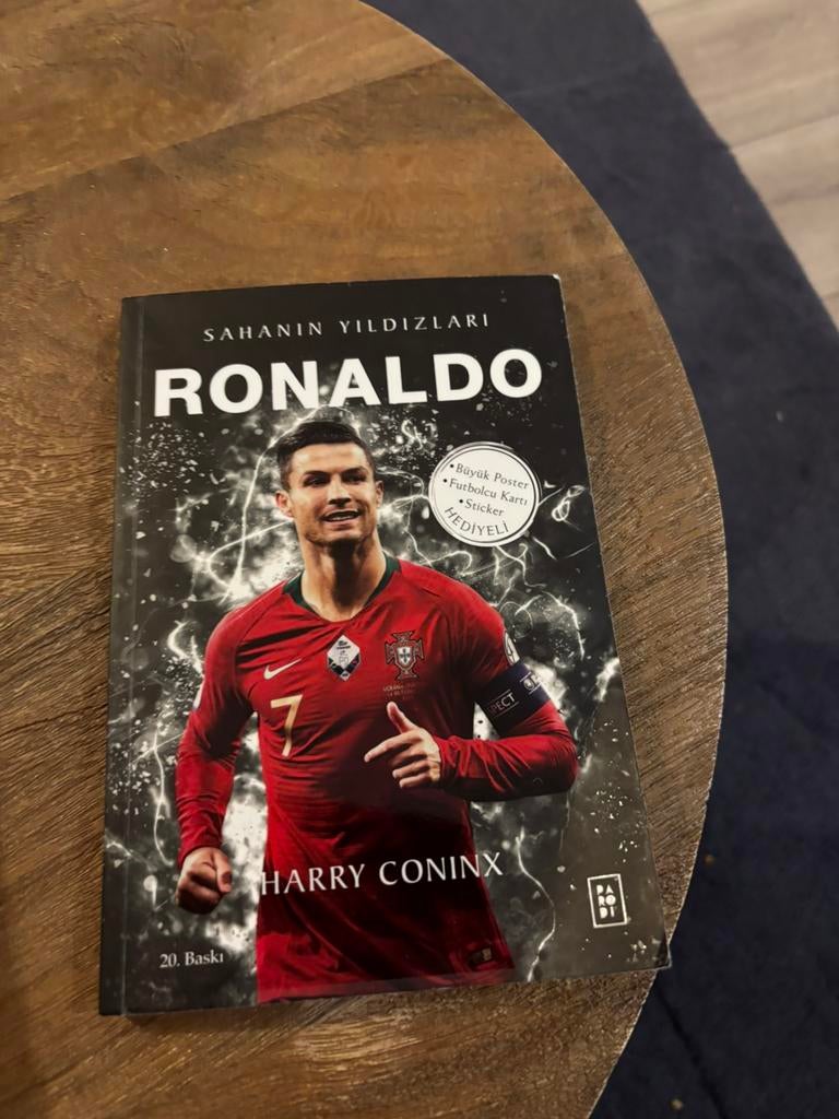Ronaldo (Turks), Boeken, Sportboeken, Ophalen of Verzenden, Zo goed als nieuw, Balsport