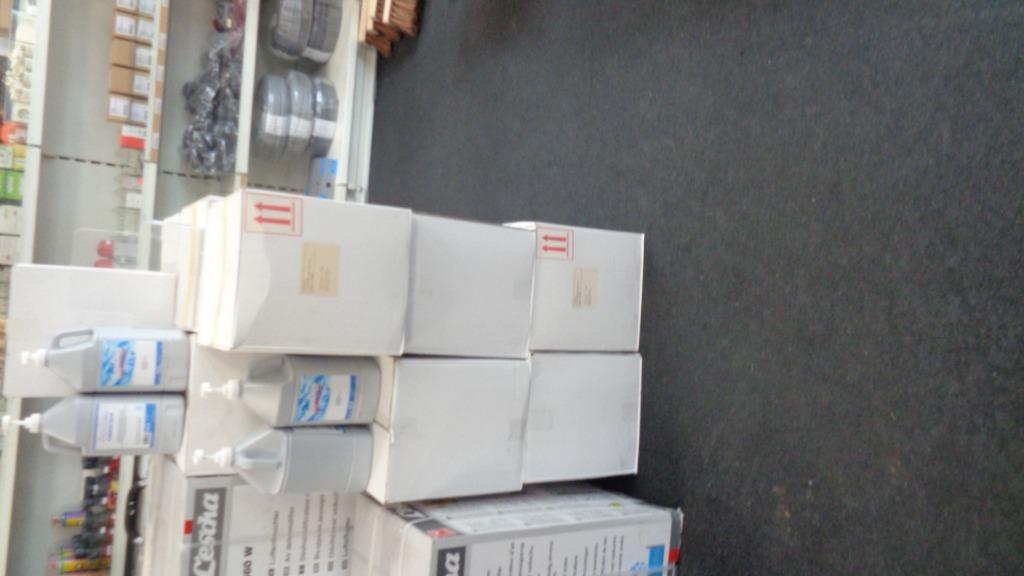 76 x handzeep  4 liter  incl handpomp   liefst 1 koop, Ophalen, Zeep, Nieuw, Nederland