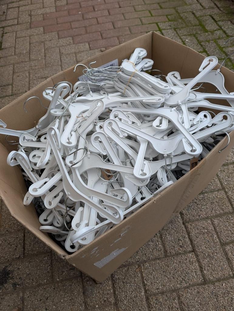 300 kunststof kinder kledinghangers wit 26 cm, Ophalen of Verzenden, Nieuw, Onbekend
