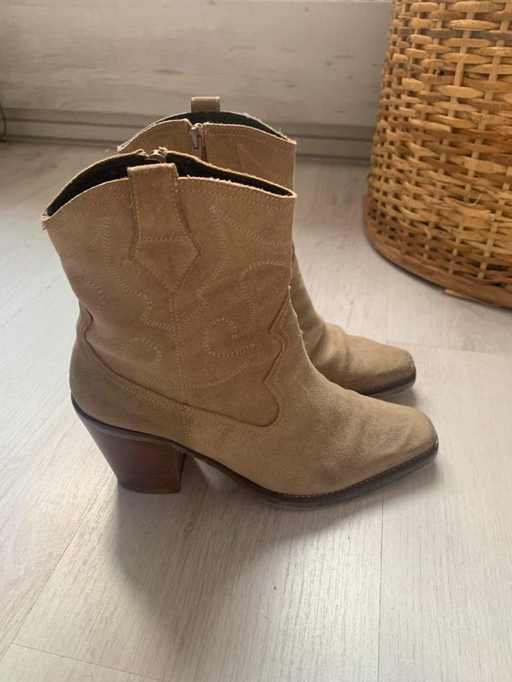 Korte laarsjes suede leer van Costes maat 38, Kleding | Dames, Schoenen, Gedragen, Lage of Enkellaarzen, Beige, Ophalen of Verzenden