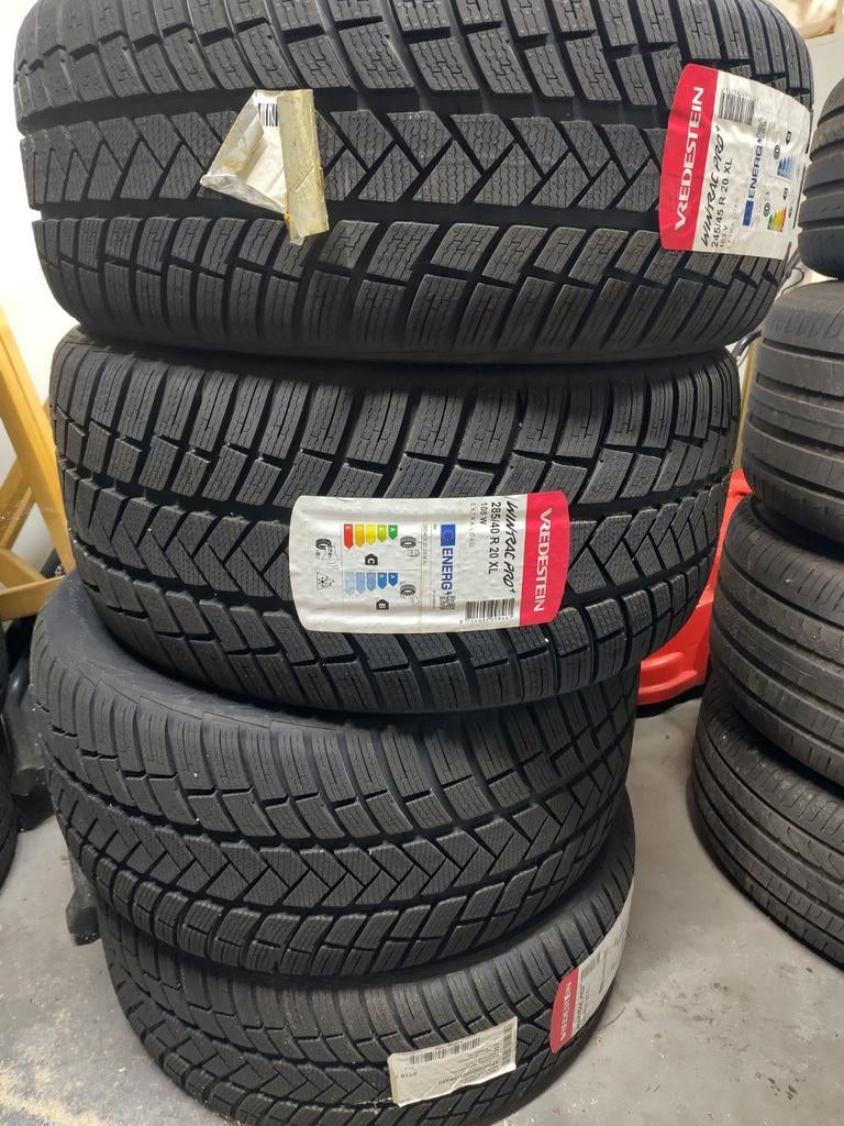 Nieuwe Vredestein Winterbanden 245/45 R20, 2 stuks, Ophalen, 245 mm, Nieuw, Winterbanden
