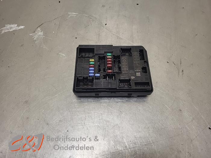 Zekeringkast van een Renault Trafic, Gebruikt, -, Renault, -