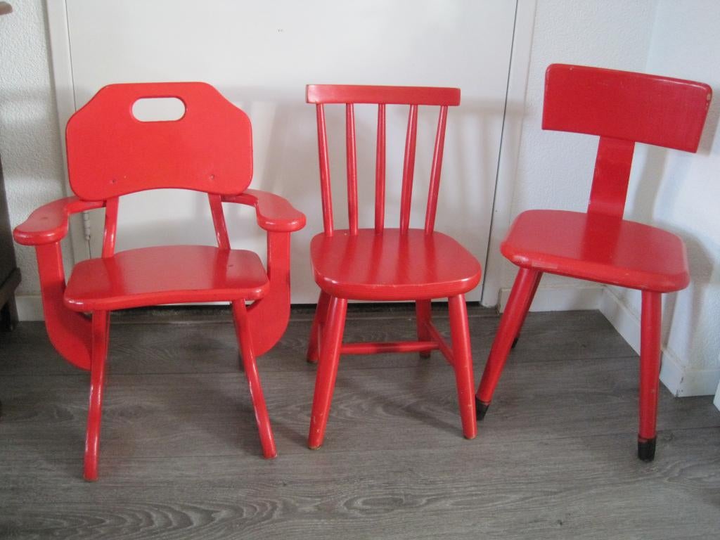 schoolstoeltjes rood geverfd, Kinderen en Baby's, Kinderkamer | Tafels en Stoelen, Gebruikt, Stoel(en), Ophalen