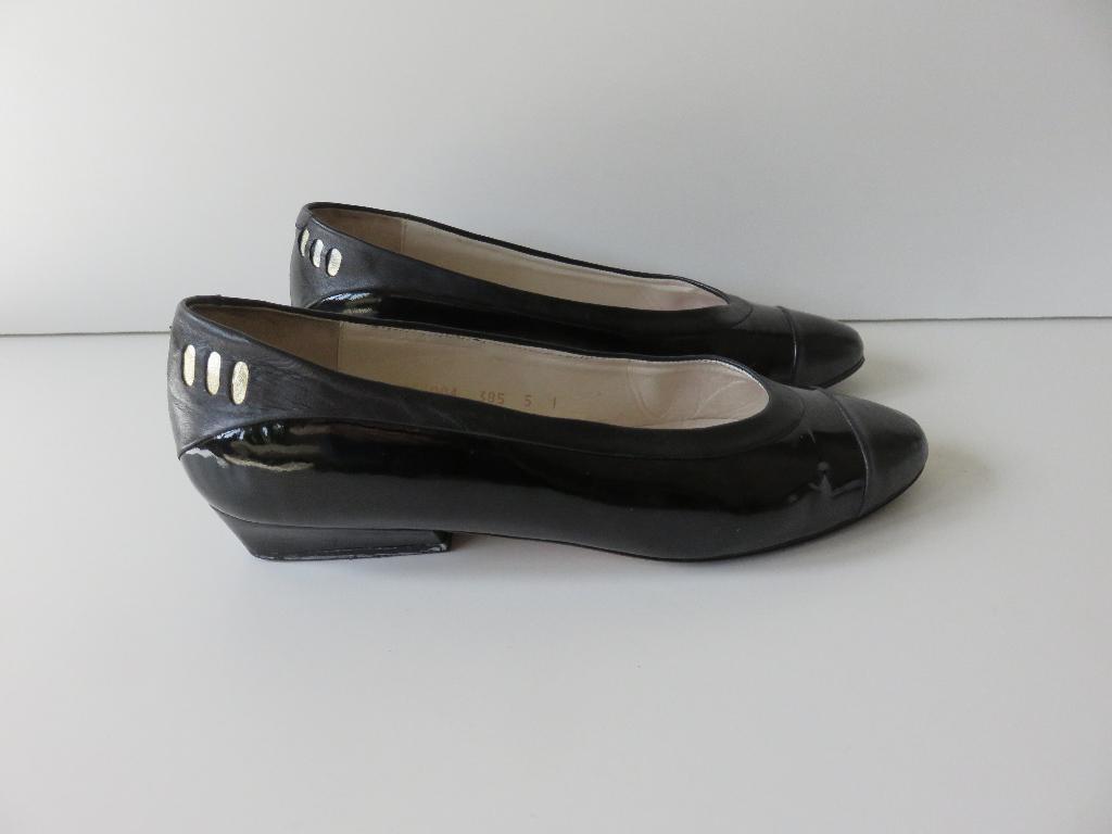 vintage zwarte Franco Buzzato pumps lakleer maat 5 38, Kleding | Dames, Schoenen, Pumps, Zwart, Ophalen of Verzenden, Franco Buzzato