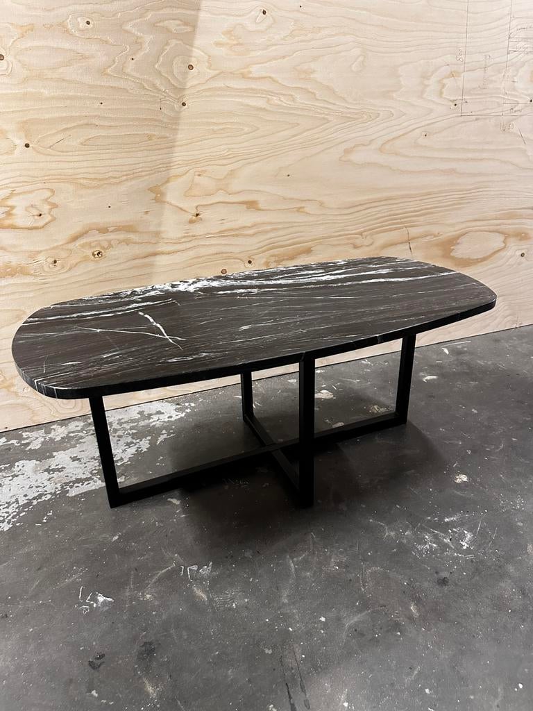 Prachtige kwartaiet salontafel, deens ovaal