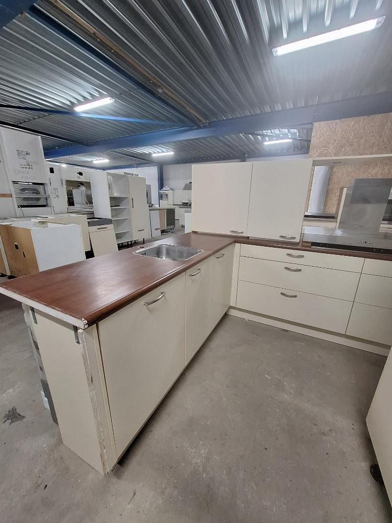 Complete keuken Compleet met APP 120Keukens op voorraad 2684, Dubbelwandige keuken, Ophalen of Verzenden, Zo goed als nieuw, Met kookeiland