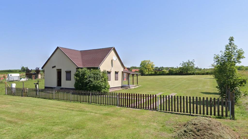 Te huur: Vakantiewoning in Hongarije nabij Balatonmeer., Vakantie, Vakantiehuizen | Hongarije, Dorp, Aan meer of rivier, Chalet, Bungalow of Caravan